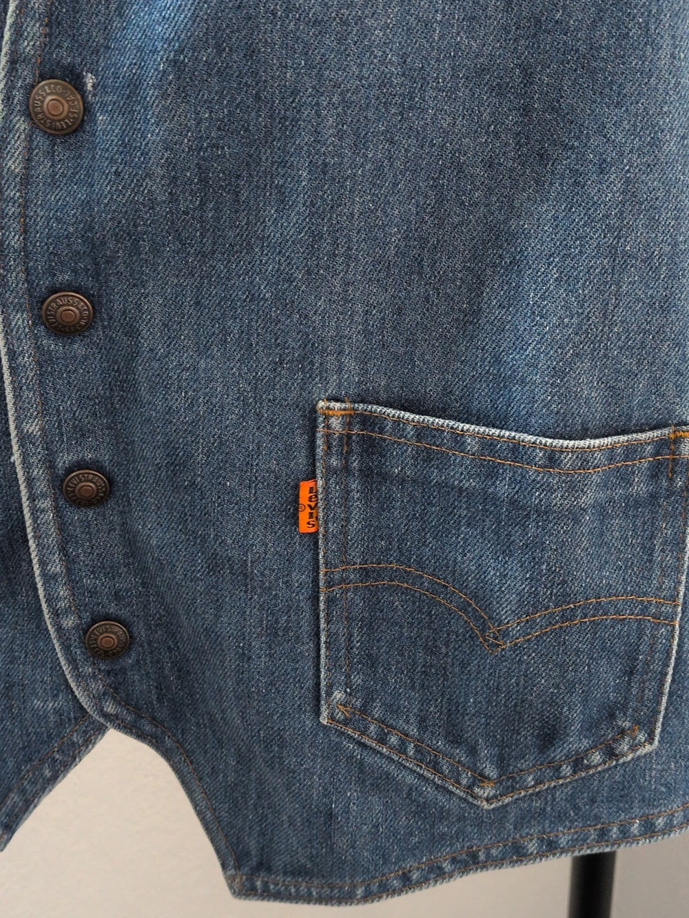 ✨ Vintage Levi's Denim Vest Size M - Picture 3 of 9